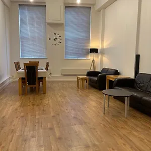 Centre 3 Bedrooms With Parking Nottingham