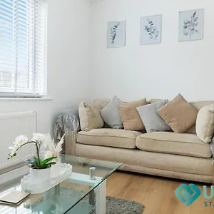 Nottingham Hot Tub 3-Bed Home In Nottingham - Near City Hospital, Sherwood Shops, Qmc & Close To City-Centre Nottingham