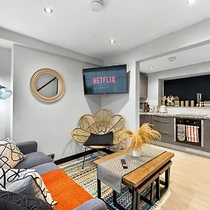 Holiday home 30 Percent Off! Elegant Of - Sleeps 5 United Kingdom